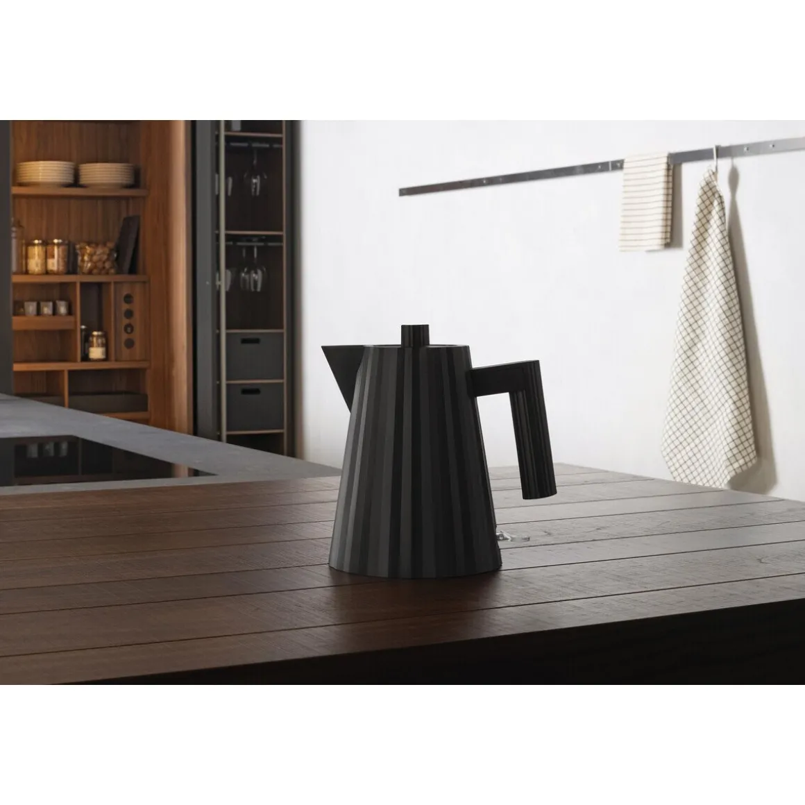 AlessiWasserkocher 1,0 l 2400 W Plissé schwarz