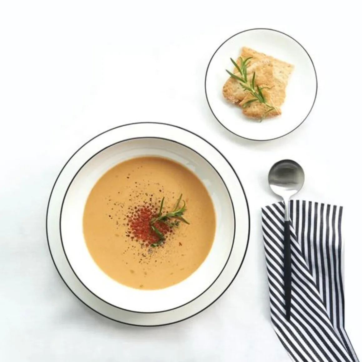 ASAEssteller 27 cm À table ligne noire