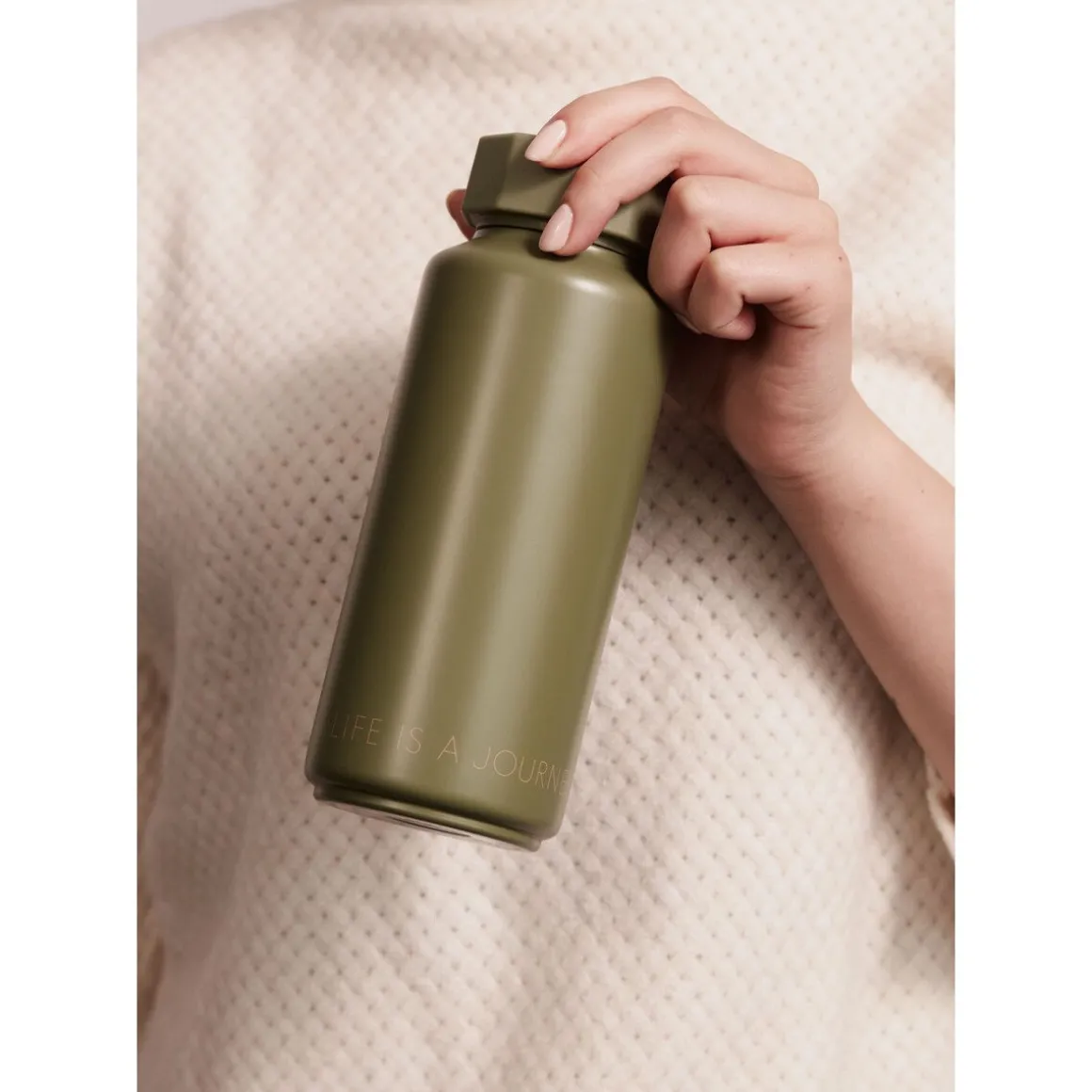 Design LettersThermoflasche 0,5 l Ton-auf-Ton Life is a journey olive