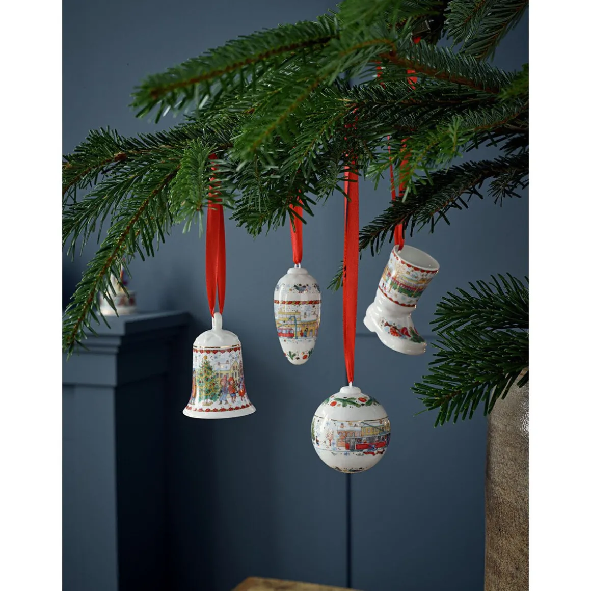 HutschenreutherPorzellanglocke 8 cm Sammeledition Weihnachten Weihnachtsglocke 2023