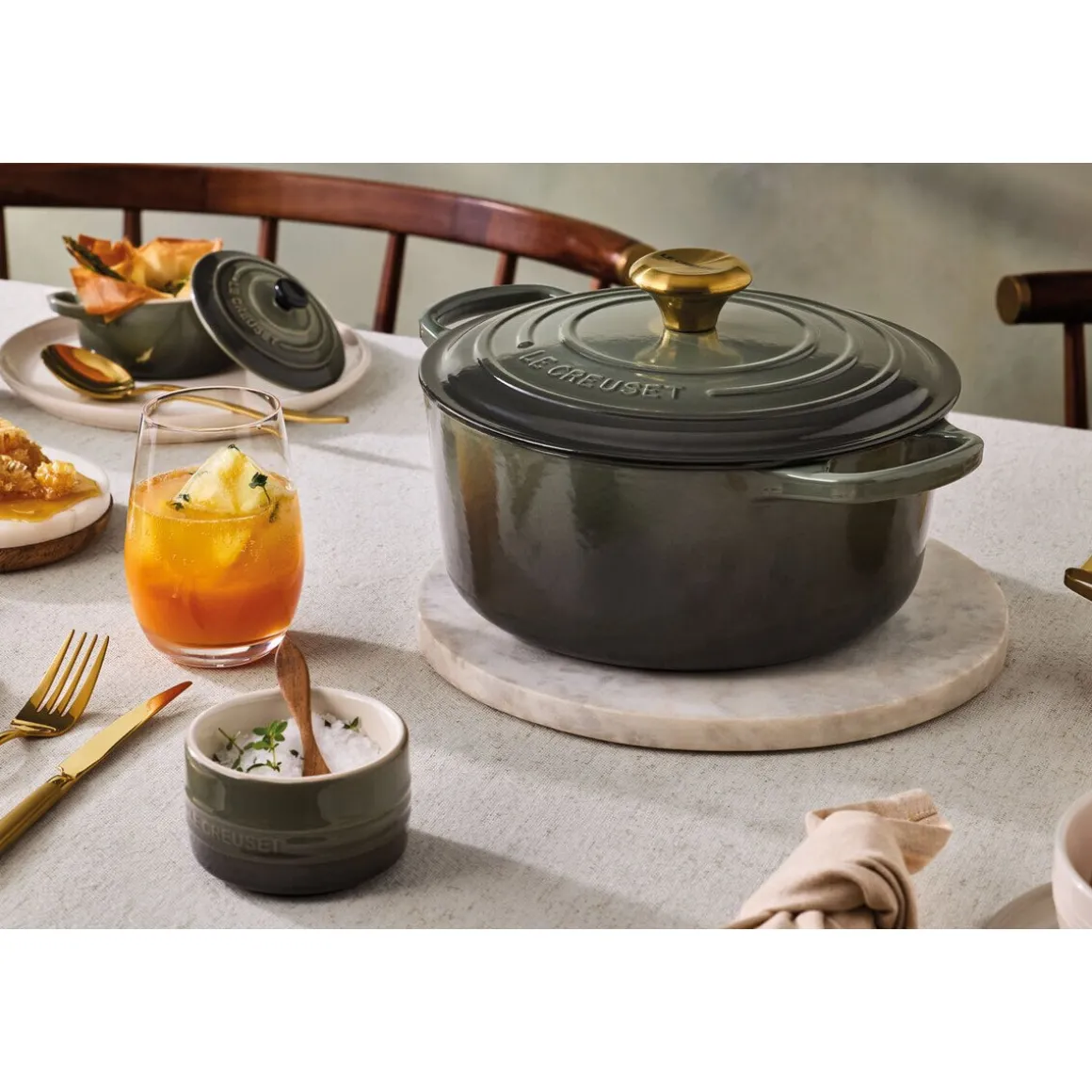 Le CreusetBräter mit Deckel 24 cm Signature Thyme