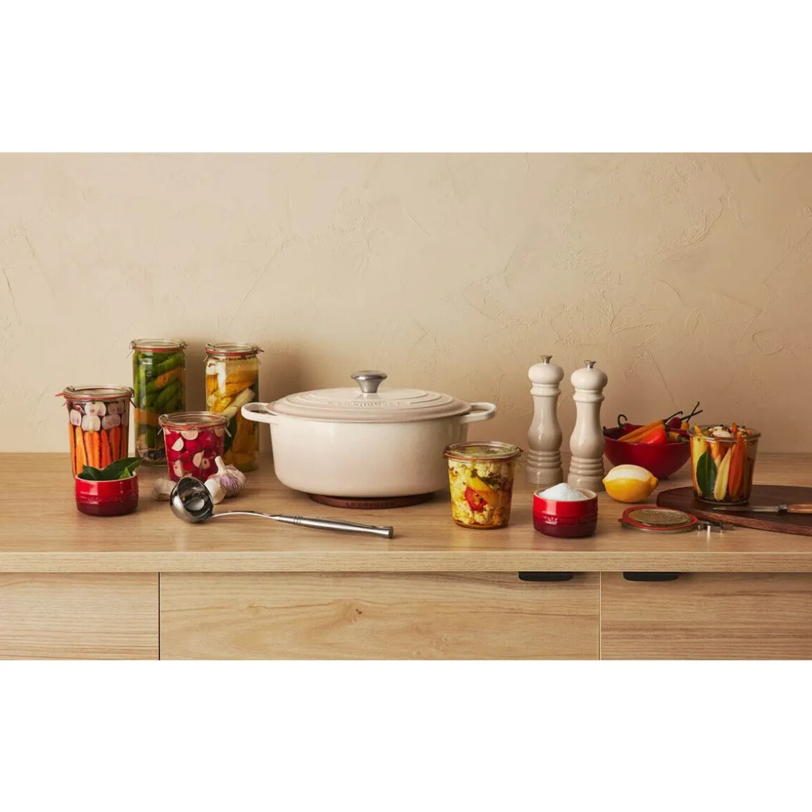 Le CreusetBräter mit Deckel 33 cm Signature Meringue