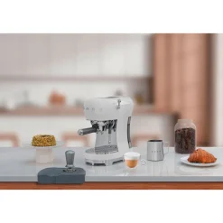 SmegEspressomaschine ECF02WHEU 50’s Style weiß